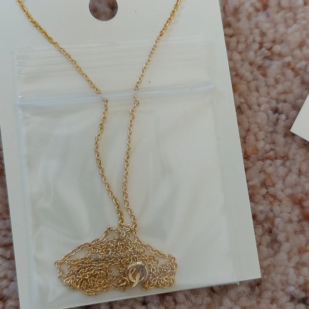 Aspen gold leaf necklace - Picture 3 of 3